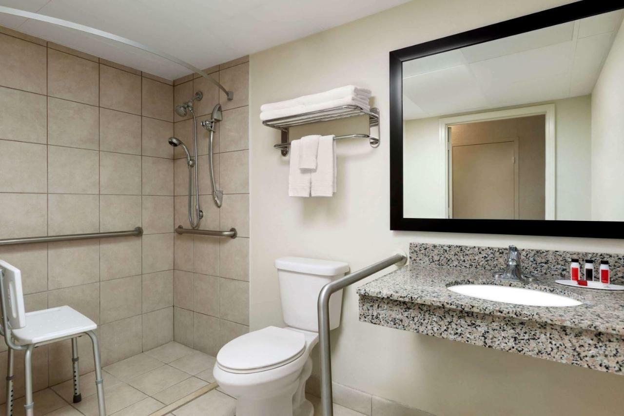 Baymont By Wyndham Florence Cincinnati Bagian luar foto